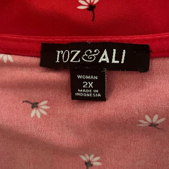 ROZ & ALI Red w/tiny Flowers, Asymmetrical Hem , WOW Sleeves, Top/ Blouse SZ 2X - Picture 5 of 7